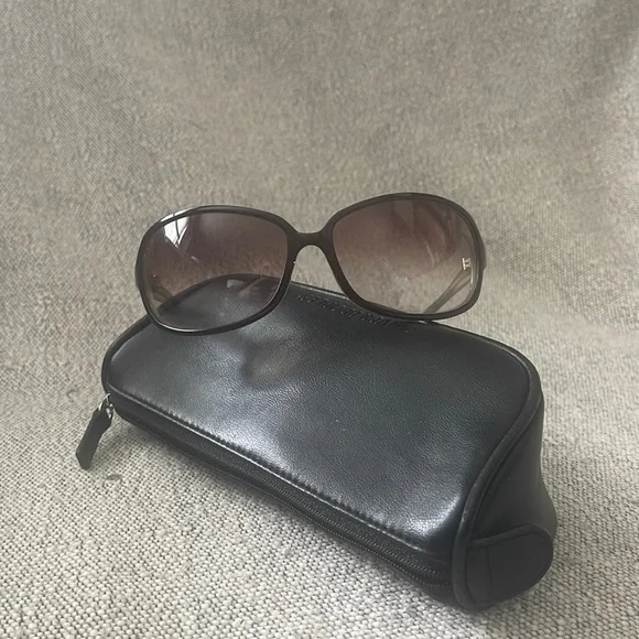 Oliver People’s sunglasses! In perfect condition Oliver Peoples O main image 2